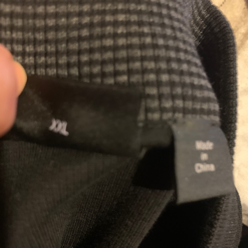 HUGO . HUGO BOSS SWEATER - Picture 6 of 6